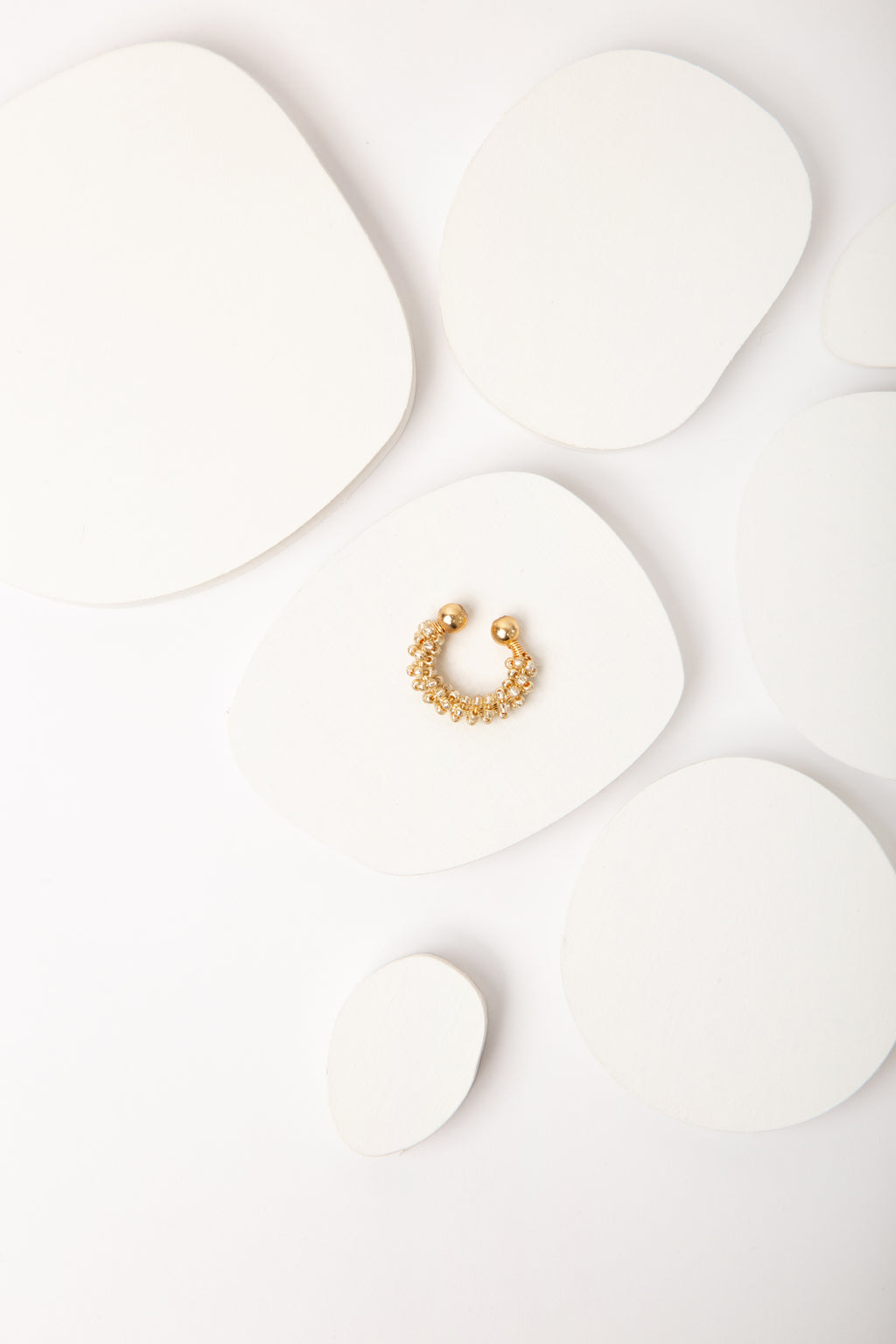 EARCUFF CUBIERTO MOSTACILLAS