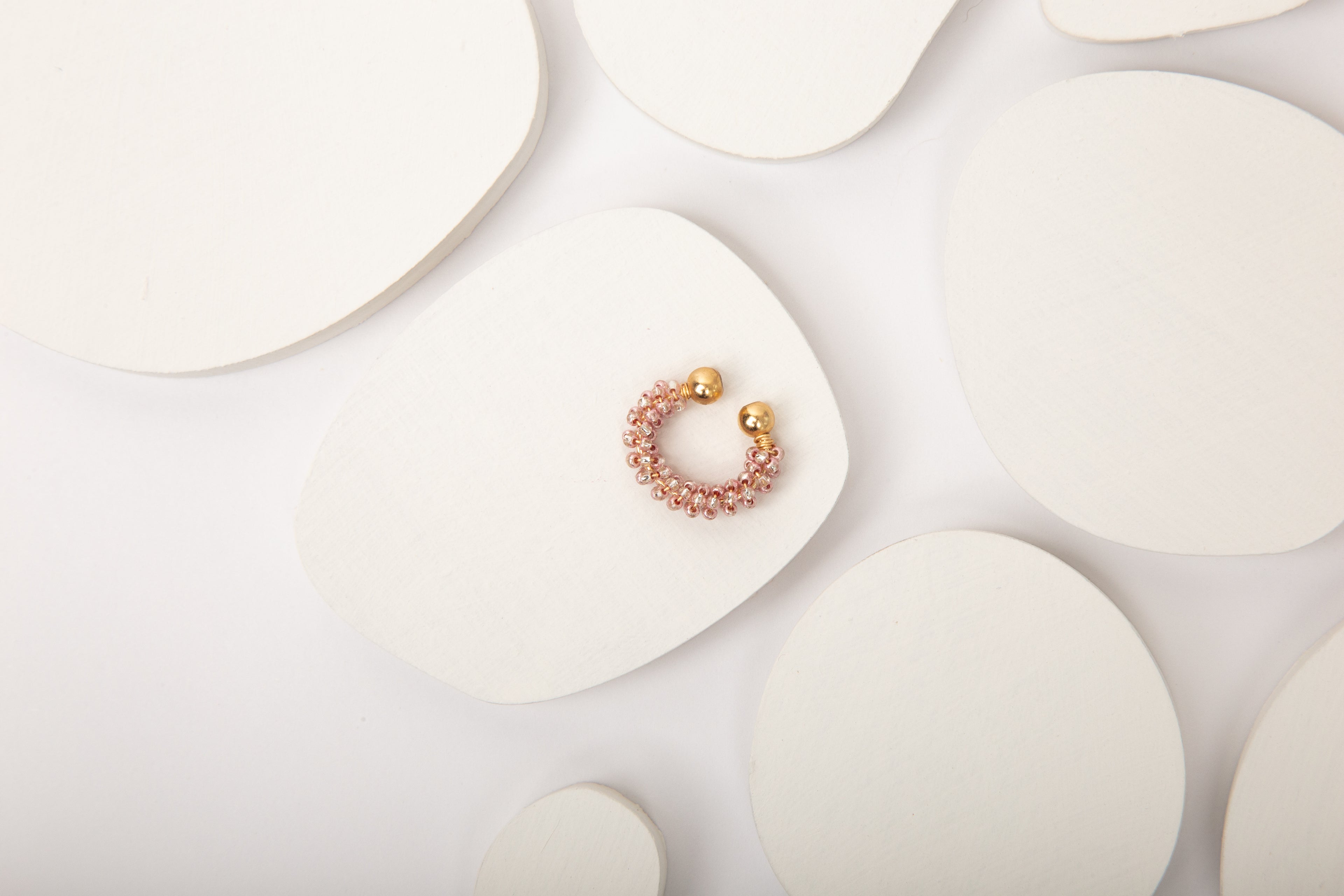 EARCUFF CUBIERTO MOSTACILLAS