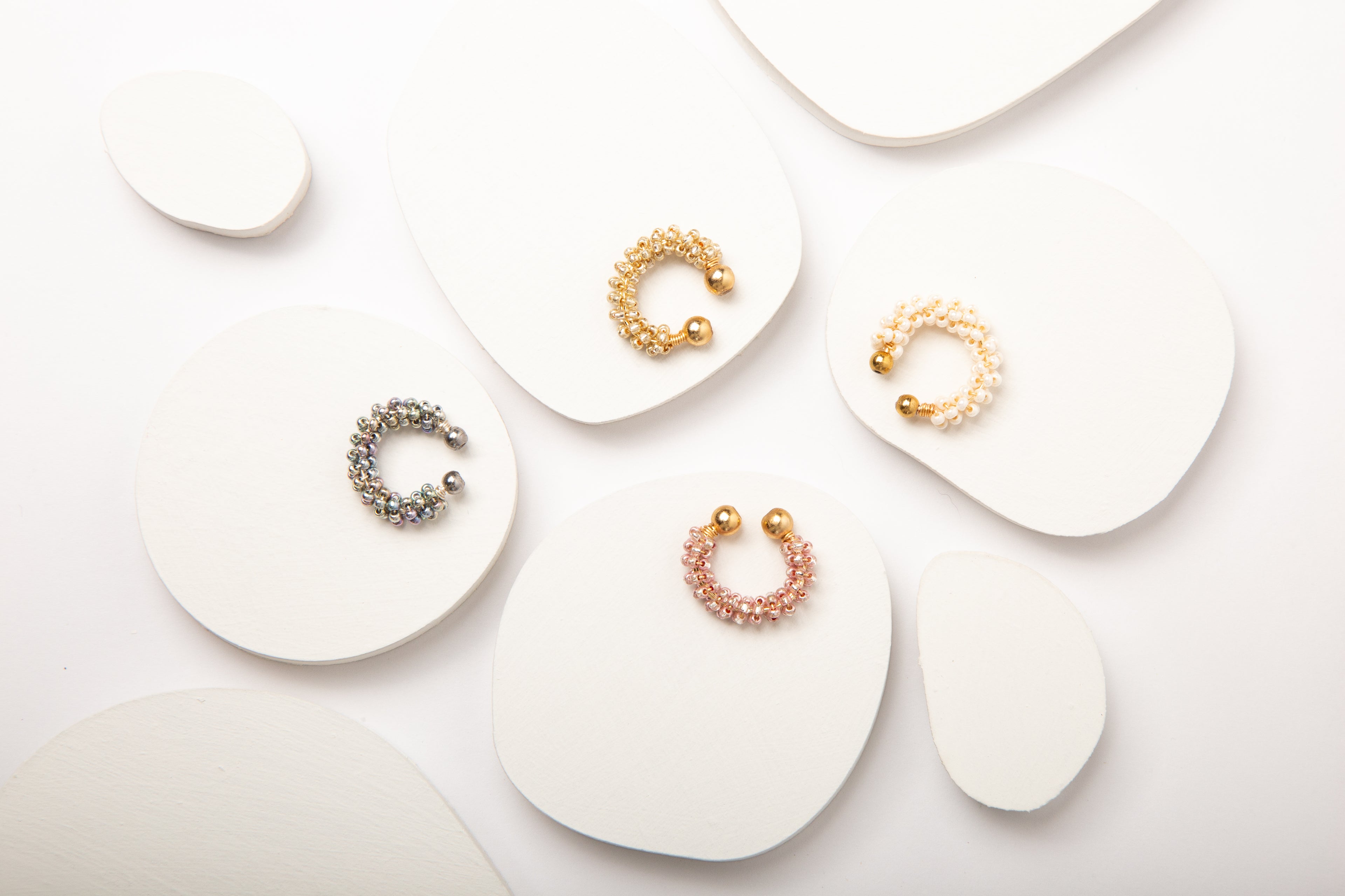EARCUFF CUBIERTO MOSTACILLAS