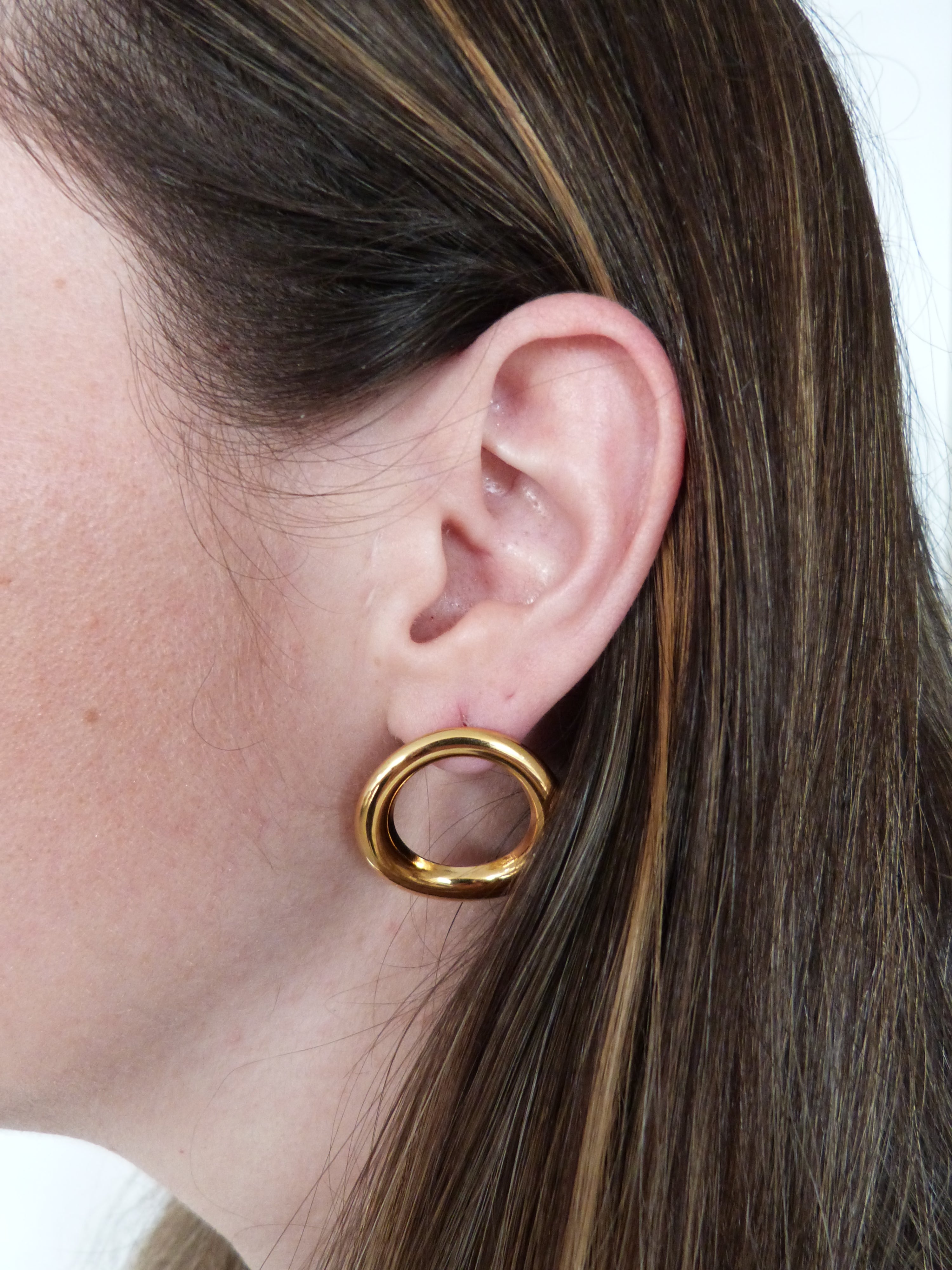 ARETE BOLA DORADA